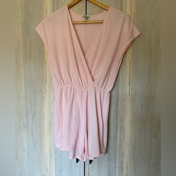 eoote  Urban Outfitters Romper New - Picture 3 of 5